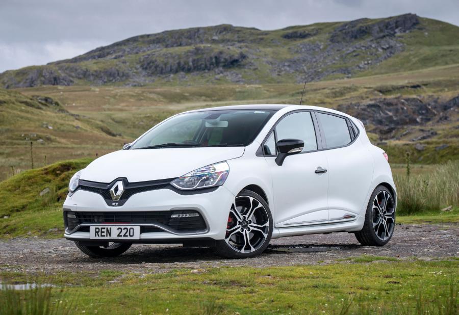 Renault Clio R.S. 220 Trophy 2015 года  (фото 31 из 48)